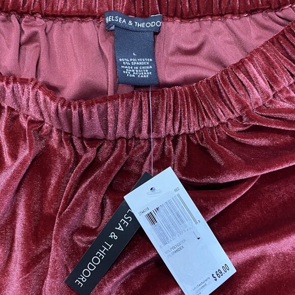 Chelsea & Theodore Women's Large Red Velvet Swing Top - Picture 4 of 11